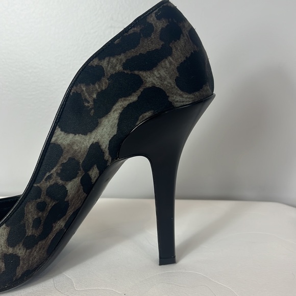 Fabrizio Viti Summer Fever Leopard Print Satin Pumps with Green Bow - Picture 11 of 17